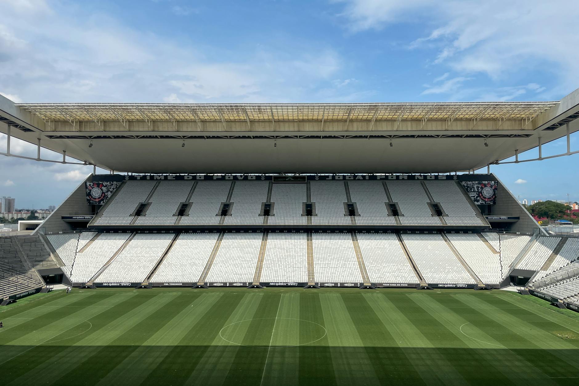 empty sao paulo arena with green pitch